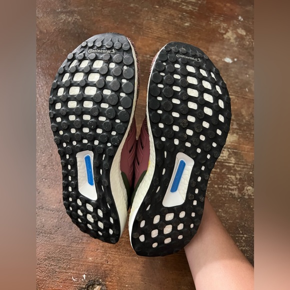 THE ADIDAS ULTRA BOOST 4.0 Olive and Pink - Never Worn - Picture 4 of 6